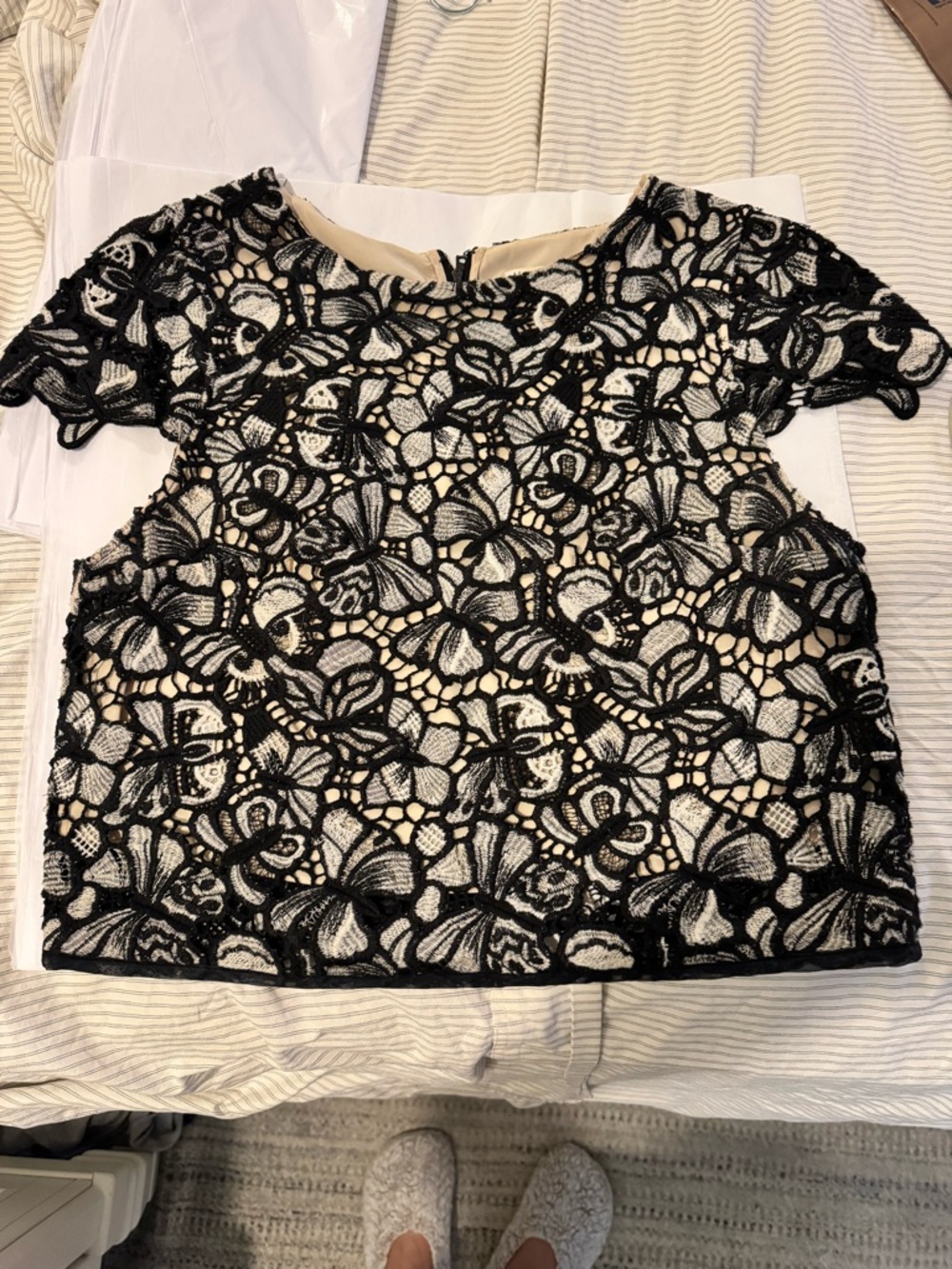 Alice + Olivia Black Lace Floral Short Sleeve Top with Cream Lining